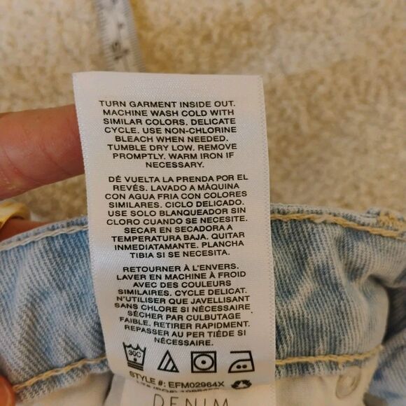 Kensie Wide Leg Capri Light Wash Frayed Hippie Hipster Bohemian Jeans Size 2 - Picture 11 of 11